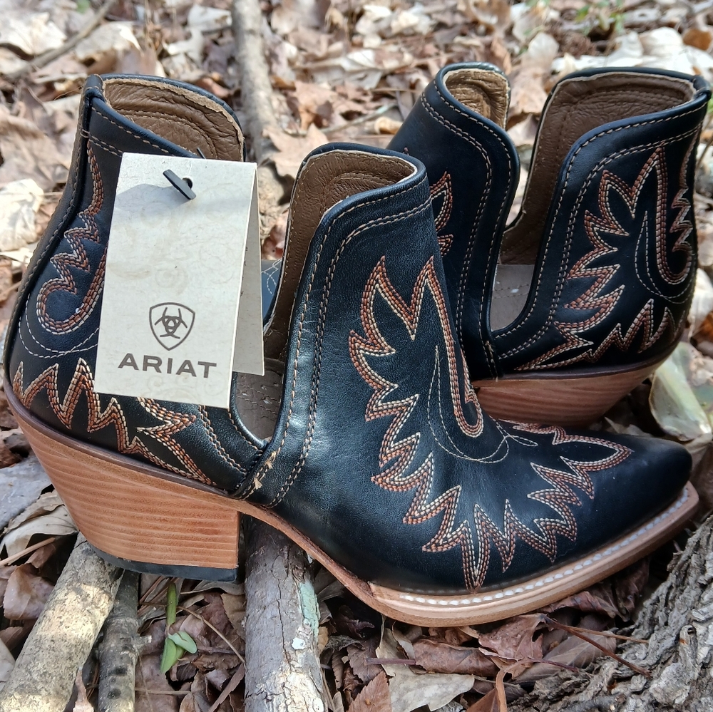 Ariat Woman's Dixon Ankle Boots Women's 9 in Brooklyn Black